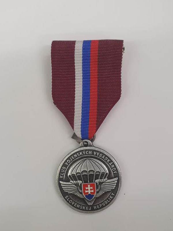 Strieborná Pamätná medaila generála Jozefa Gabčíka Klubu vojenských výsadkárov SR udelená SLZ 3